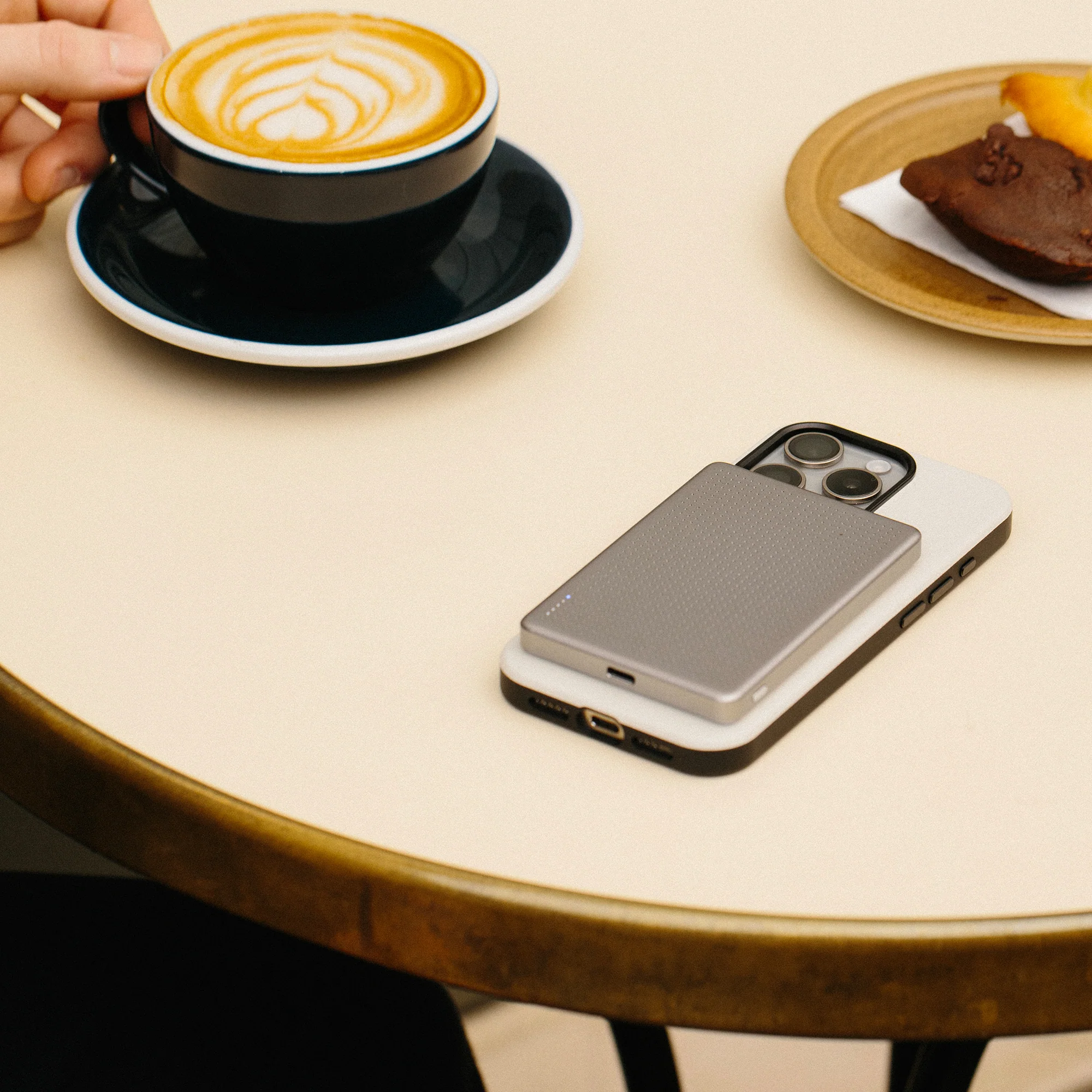 Active Power Bank | Magnetic - Image 2